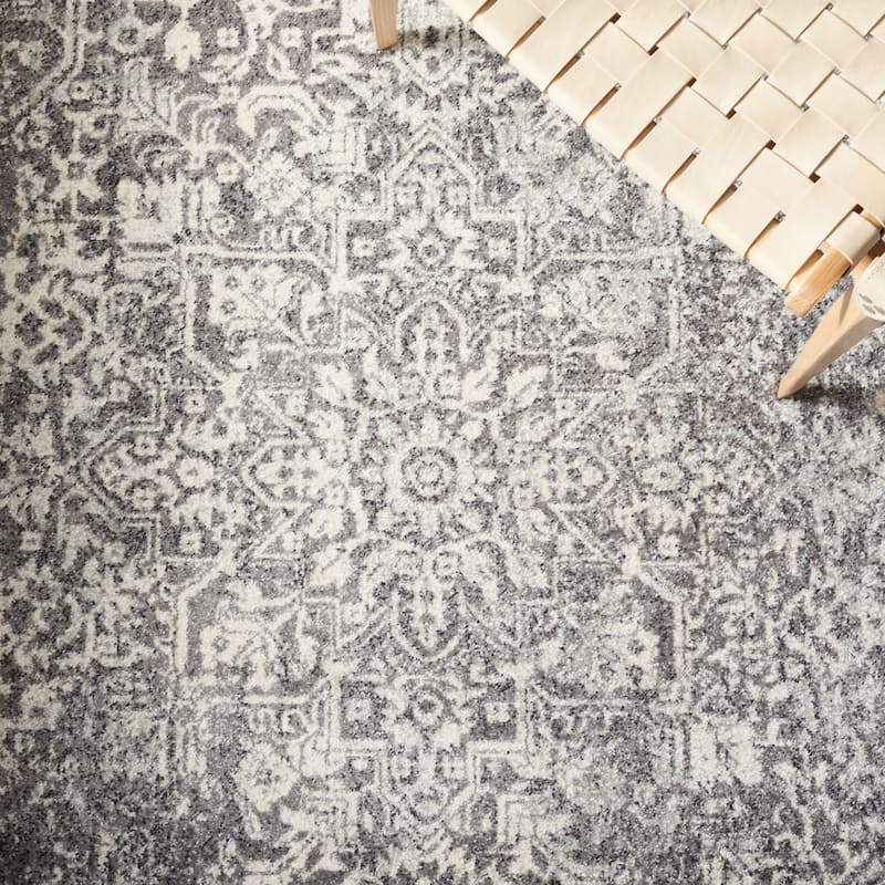 SAFAVIEH Evoke Quinn Vintage Distressed Rug