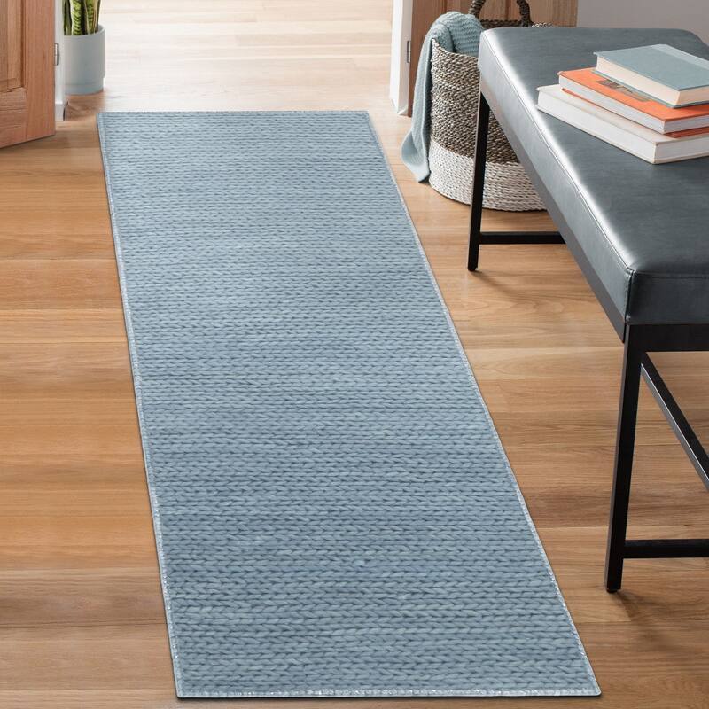 Handcrafted Traditional Rustic Handmade Braided Wool Indoor Area Rug by Superior