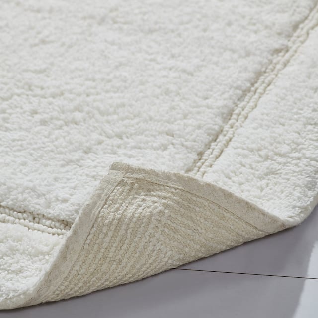 Modern Threads Solid-loop Differently Sized Bathmats (Set of 2)