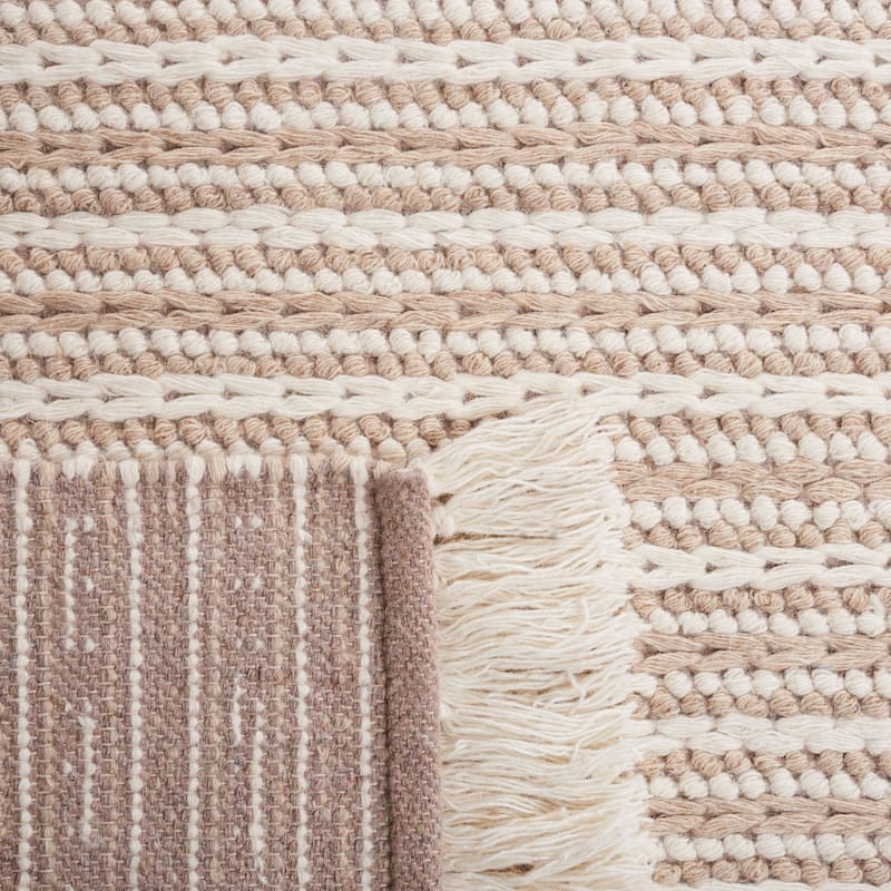 SAFAVIEH Handmade Natura Minne Fringe Wool Rug