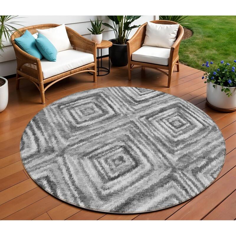 HomeRoots Geometric Transitional Rectangle Outdoor Rug - 8' Round