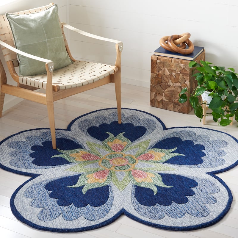 SAFAVIEH Handmade Novelty Natividad Floral Wool Rug