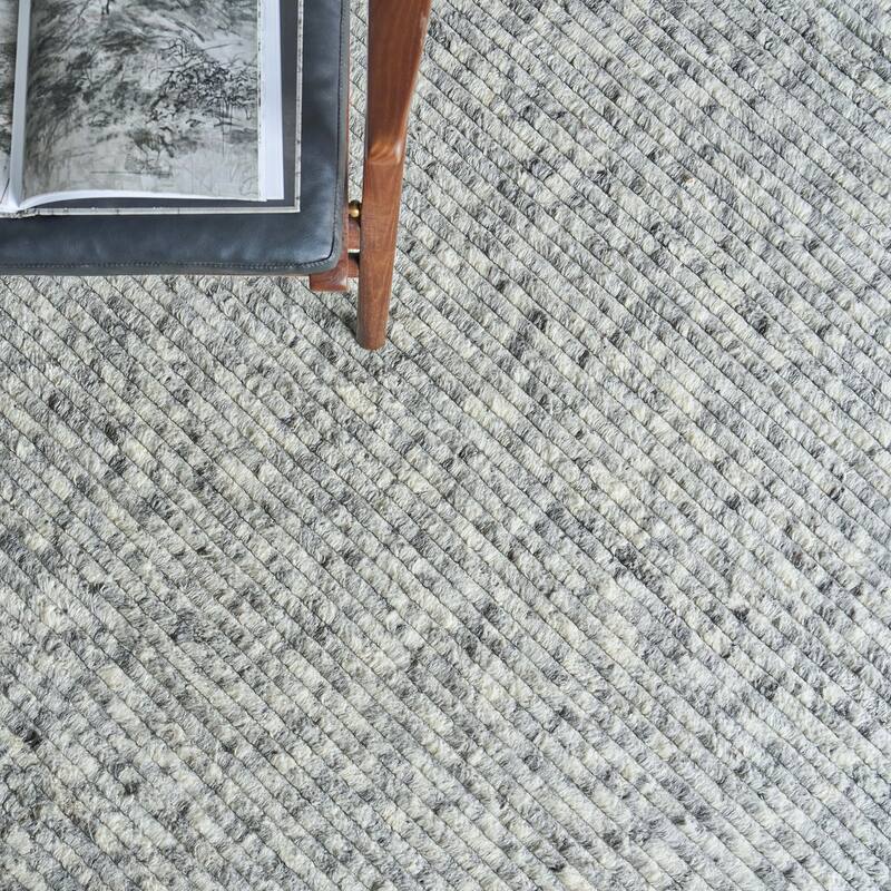 EXQUISITE RUGS Kaza Hand-loomed New Zealand Wool Ivory/Silver Area Rug.