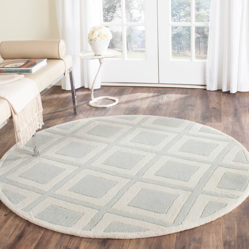 SAFAVIEH Handmade Chatham Llio Modern Wool Rug - 5' Round - Grey/Ivory
