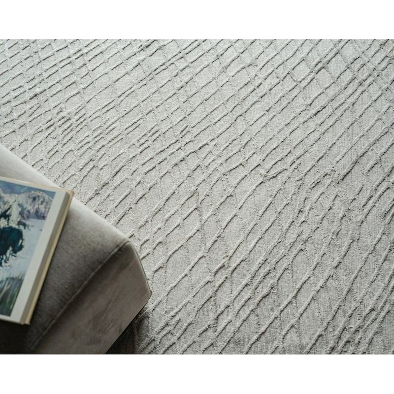 Exquisite Rugs Crescendo Handmade Handloomed Bamboo Silk Silver Area Rug