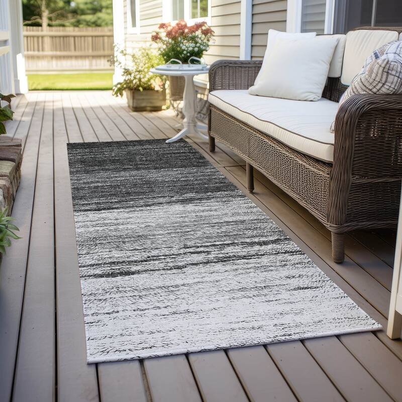 Machine Washable Indoor/ Outdoor Chantille Solid Ombre Rug - Gray - 2'3" x 7'6"