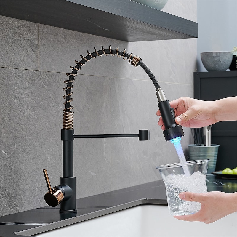 Single Handle Pull Down Kitchen Faucet Modern Commercial Kitchen Sink Faucets with Sprayer Matte Black & Rose Gold
