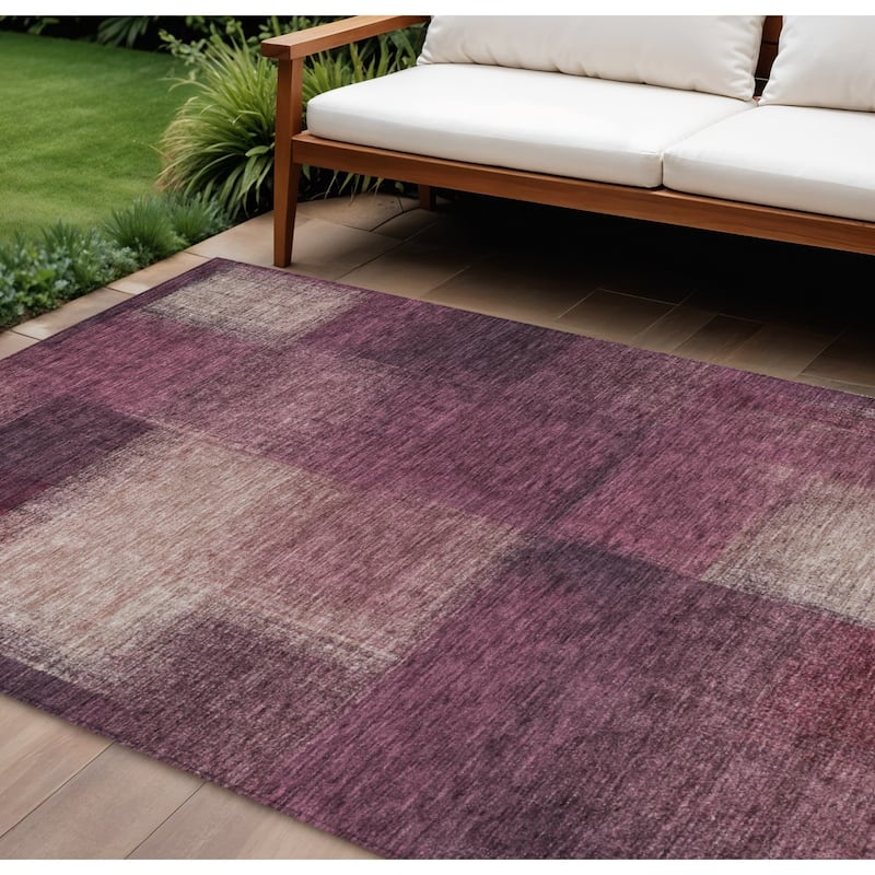 HomeRoots Abstract Transitional Rectangle Outdoor Rug - 10' X 14'