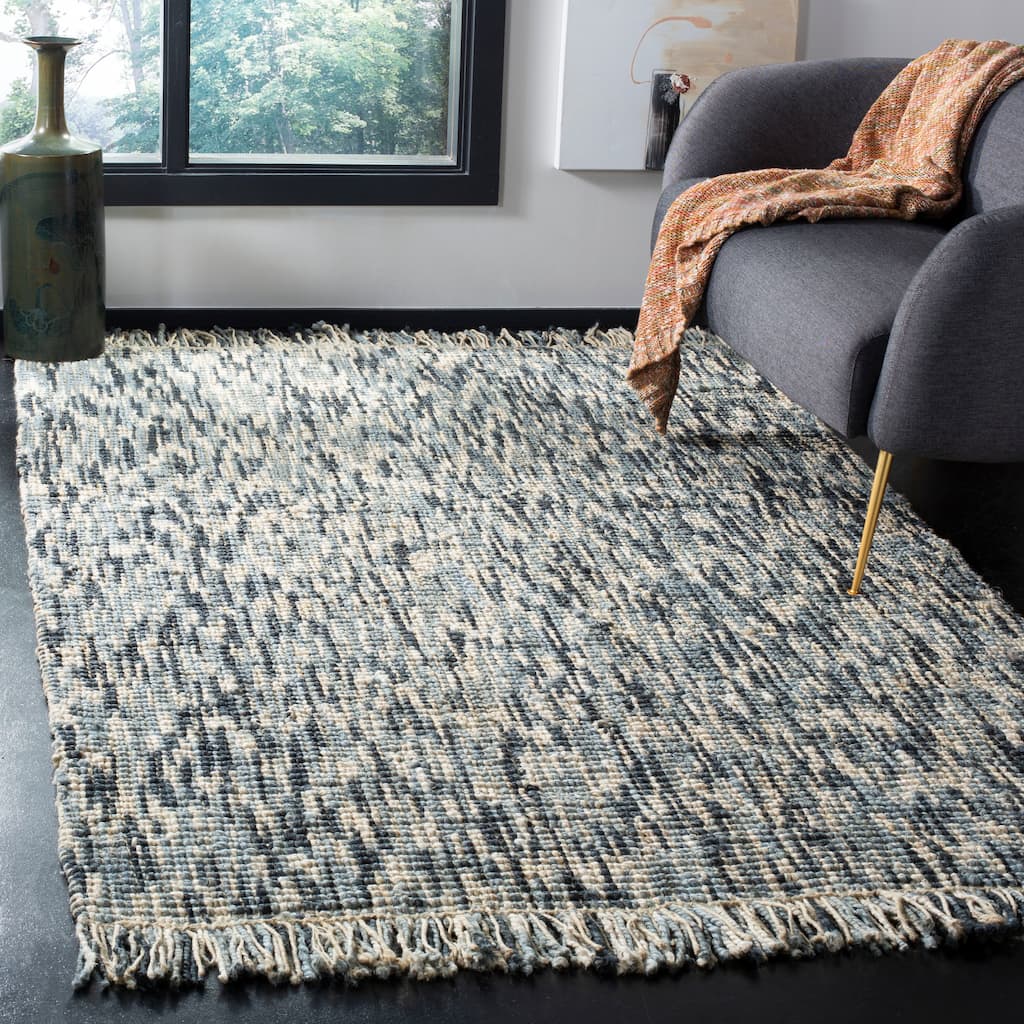 SAFAVIEH Handmade Natural Fiber Gracelyn Jute Fringe Rug