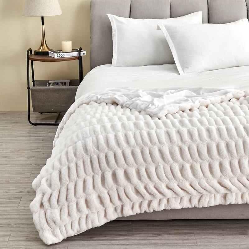 Luxurious Ruched Faux Fur Reversible Microfiber Throw