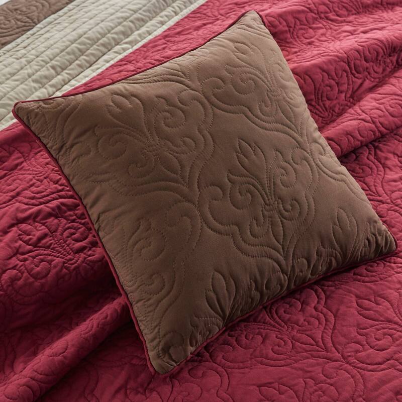 Madison Park Attingham 7 Piece Quilt Set with Euro Shams and Throw Pillows