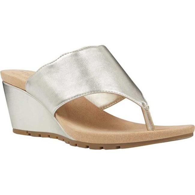 bandolino thong sandals
