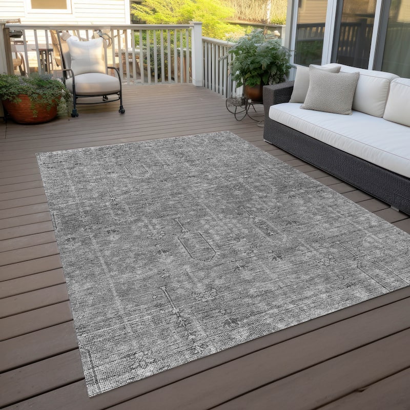 Machine Washable Indoor/ Outdoor Chantille Distressed Traditional Rug
