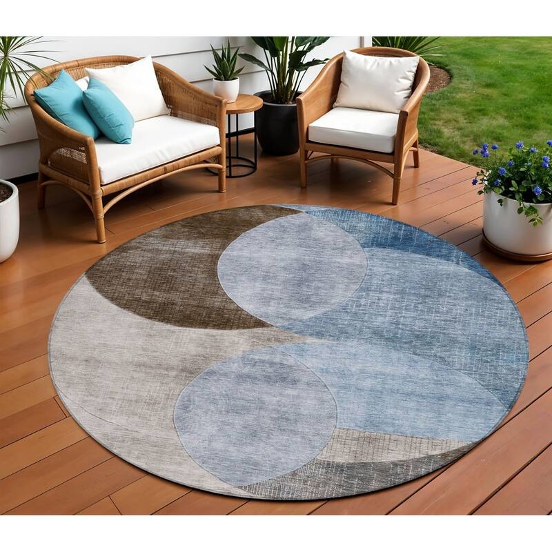 HomeRoots Geometric Transitional Rectangle Outdoor Rug - 8' Round
