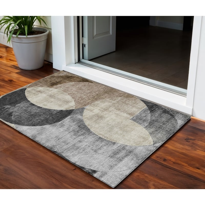 HomeRoots Geometric Transitional Rectangle Outdoor Rug - 3' x 5'