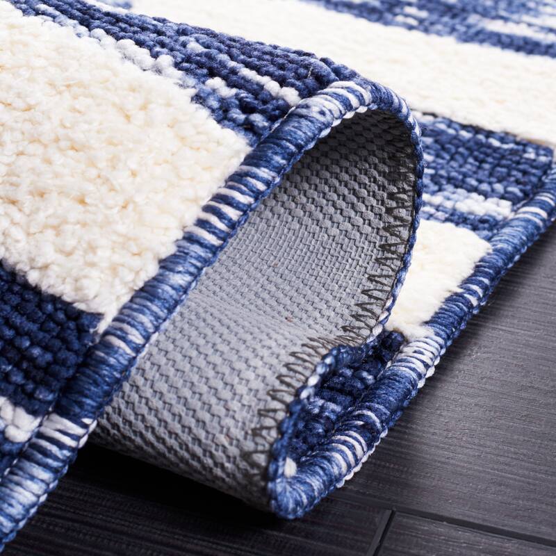 SAFAVIEH Easy Care Machine Washable Kazik Geometric Rug