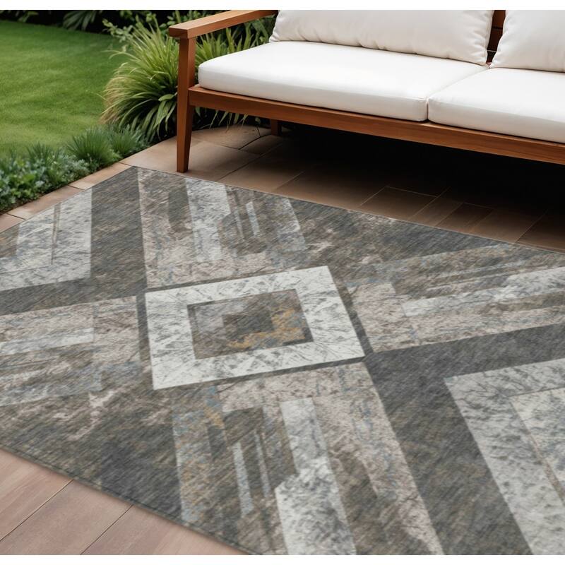 HomeRoots Geometric Transitional Rectangle Outdoor Rug - 9' X 12'