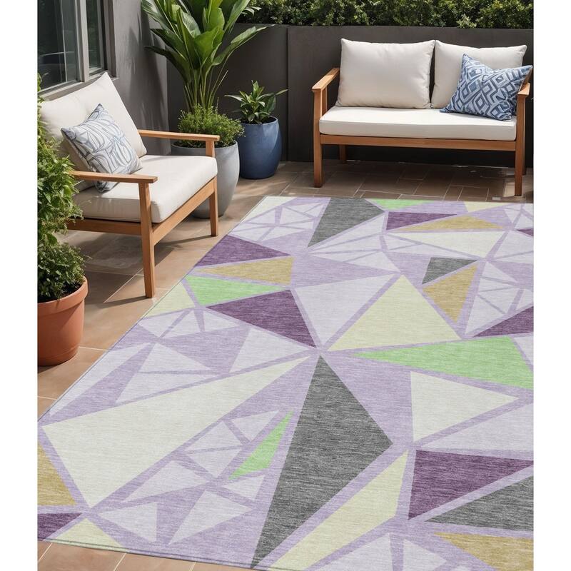 HomeRoots Geometric Transitional Rectangle Outdoor Rug - 5' X 8'