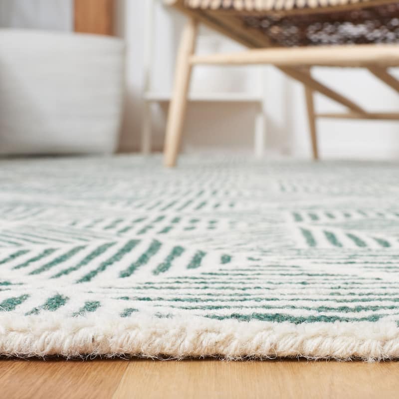 SAFAVIEH Handmade Abstract Harmanna Modern Wool Rug