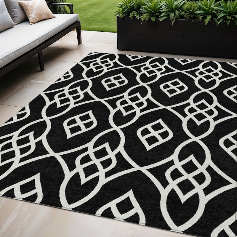 HomeRoots Trellis Transitional Rectangle Outdoor Rug - 5' X 8'