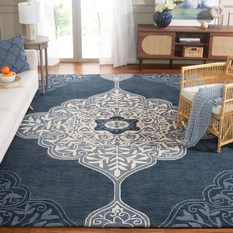 SAFAVIEH, Handmade Micro-Loop Annett Medallion Wool Rug
