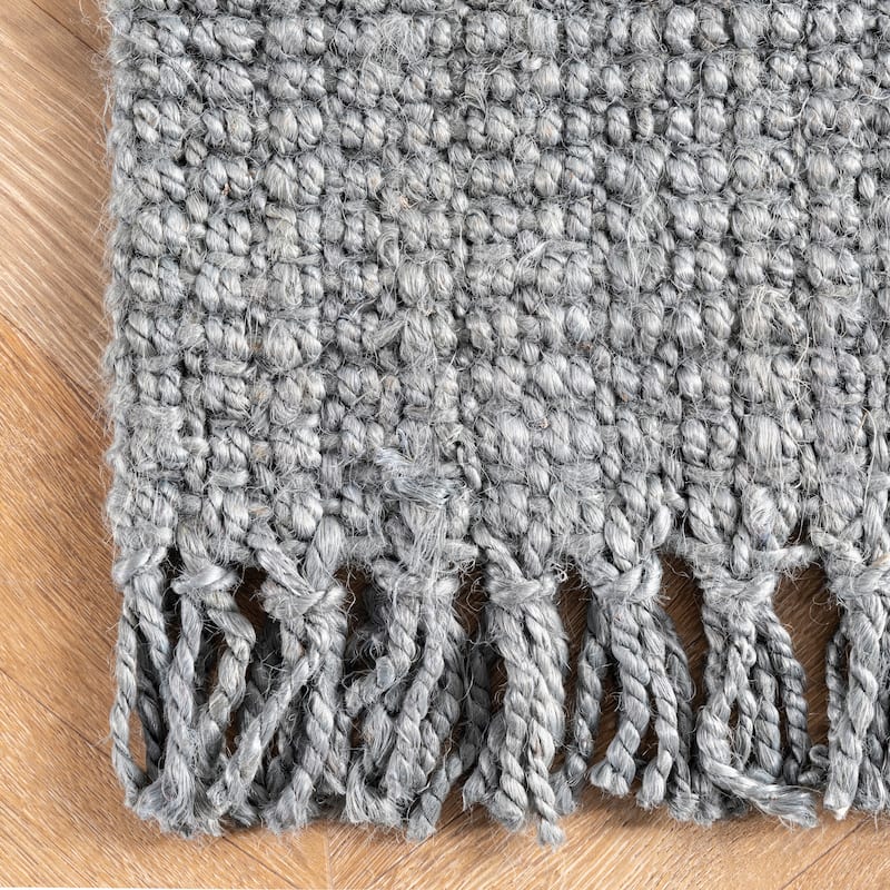 Nuloom Delilah Solid Chunky Jute Tassel Area Rug