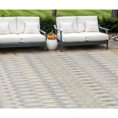 HomeRoots Southwestern Transitional Rectangle Outdoor Rug