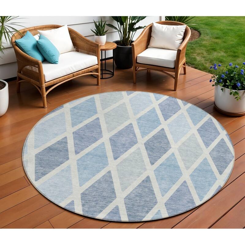 HomeRoots Geometric Transitional Rectangle Outdoor Rug - 8' Round