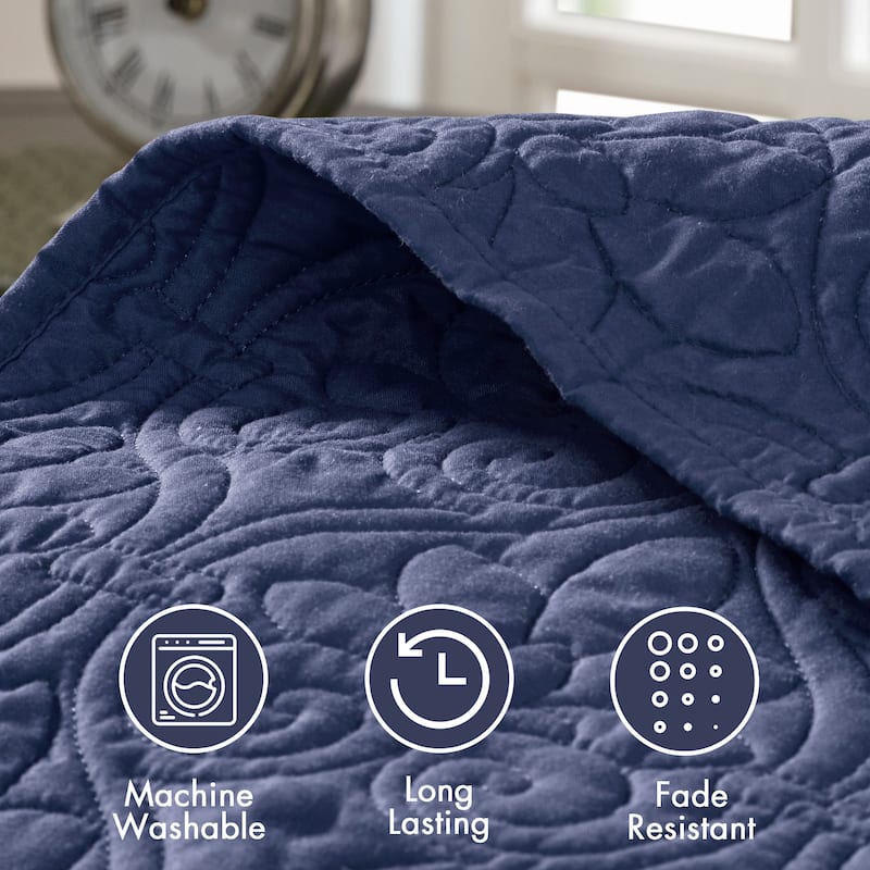 Madison Park Mansfield Reversible Oversized 3-piece Solid Texture Bedspread Quilt Set with Matching Shams