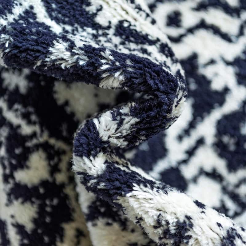 Traditional Brenda Collection Area Rug