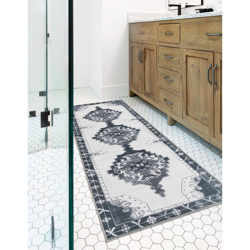 Traditional Rine Collection Area Rug - 2'x6' - Black