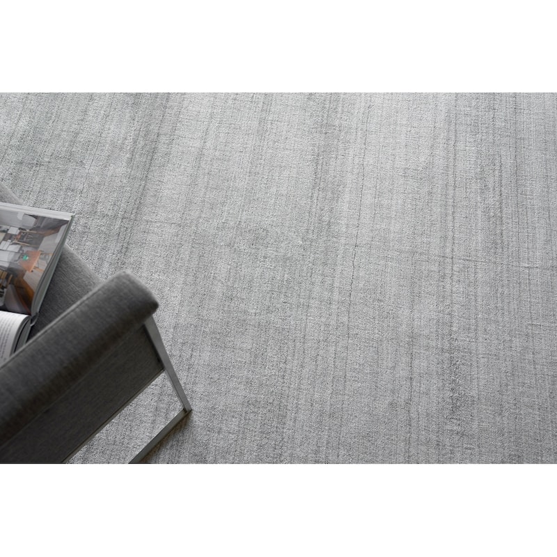 Exquisite Rugs Sanctuary Handmade Handloomed Bamboo Silk/New Zealand Wool Light Silver Area Rug