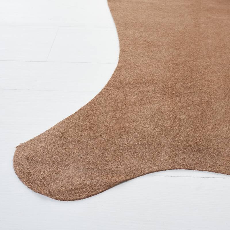 SAFAVIEH Handmade Cow Hide Radomila Cabin & Lodge Rug