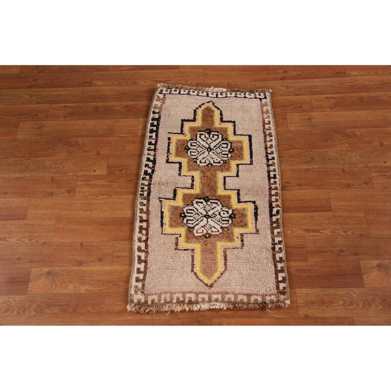 Hand Knotted Oriental 100% Wool Carpet Transitional Geometric Beige & Ivories Anatolian Area Rug - 2' 8'' X 1' 7''