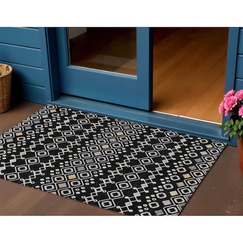 HomeRoots Geometric Modern Rectangle Outdoor Rug - 3' x 5'