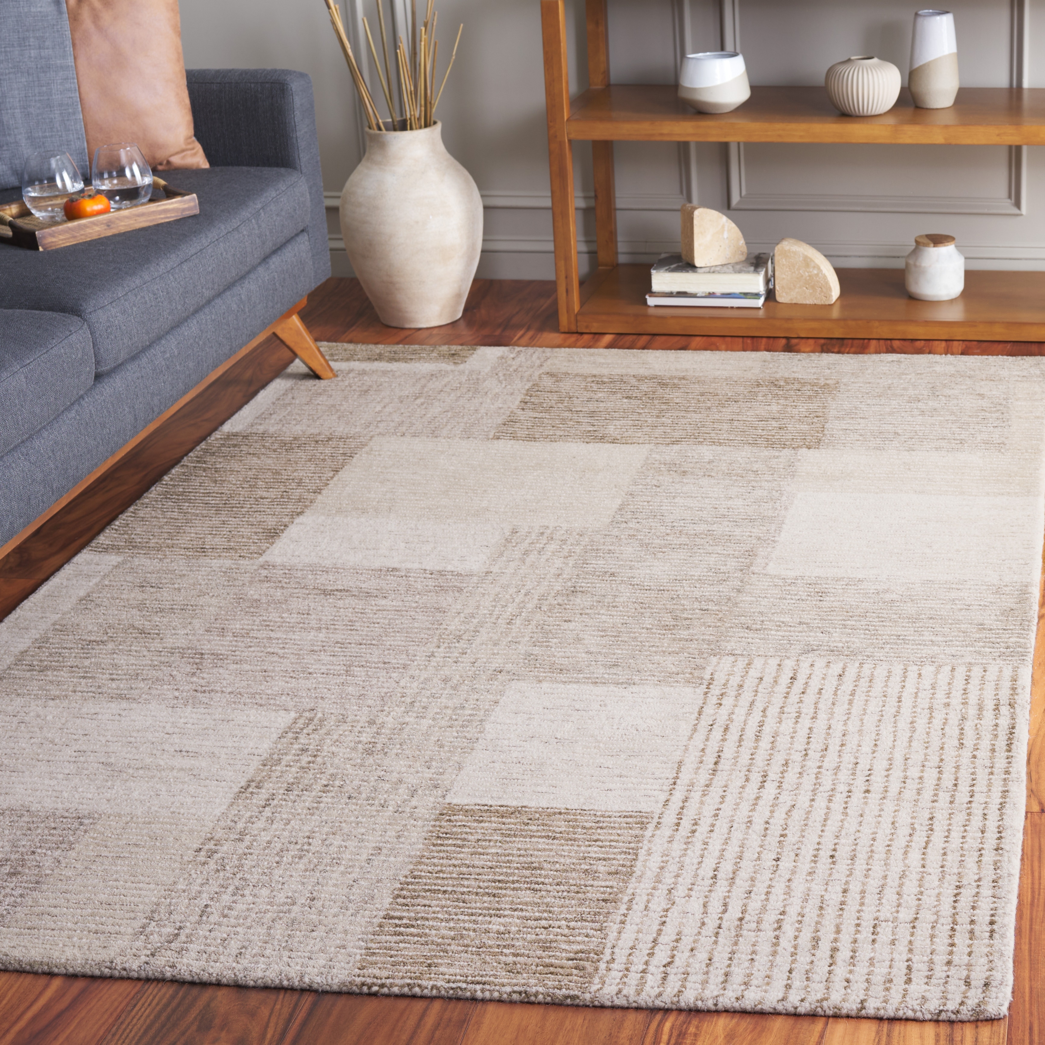 SAFAVIEH Handmade Ebony Roselies Modern & Contemporary Wool Rug