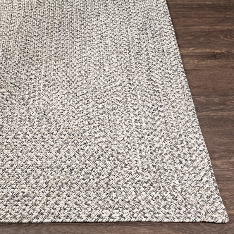 Livabliss Sharrah Indoor/ Outdoor Solid Braided Area Rug