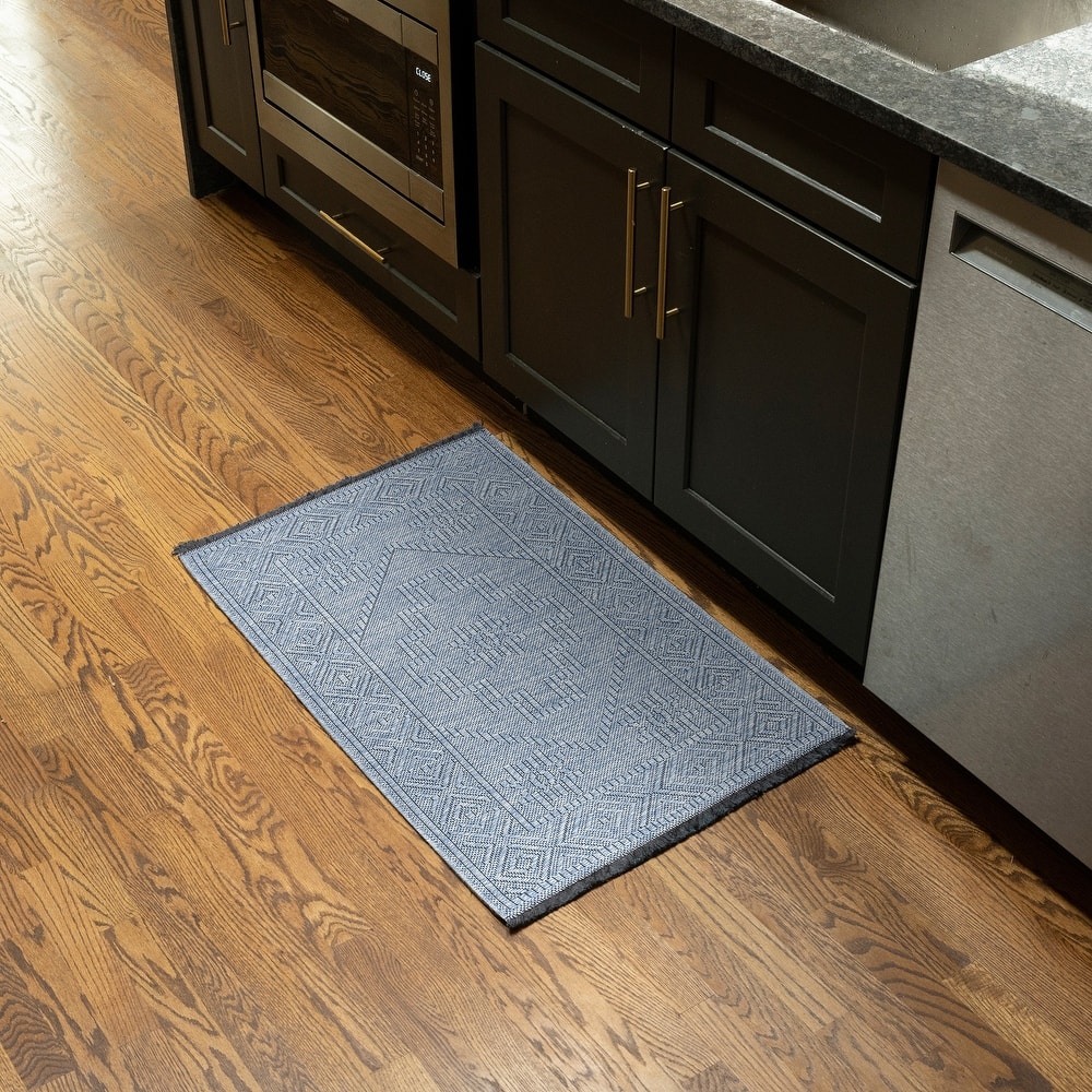 Alameda Solid Color Medallion Machine Washable Indoor Area Rug