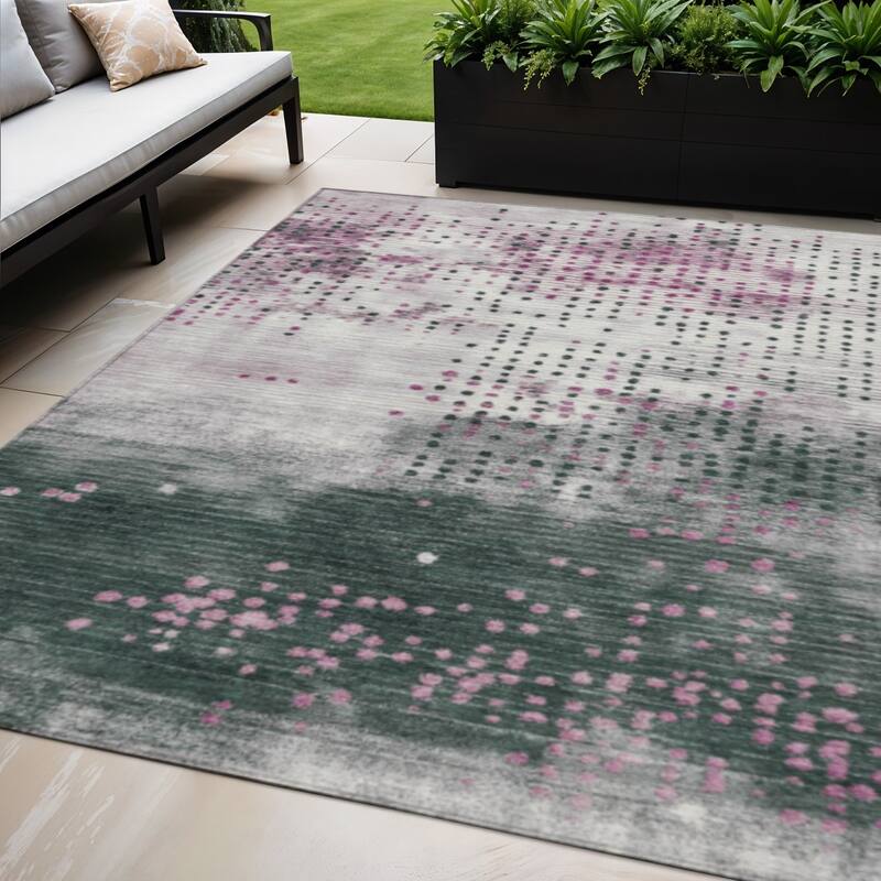 HomeRoots Geometric Transitional Rectangle Outdoor Rug - 5' X 8'
