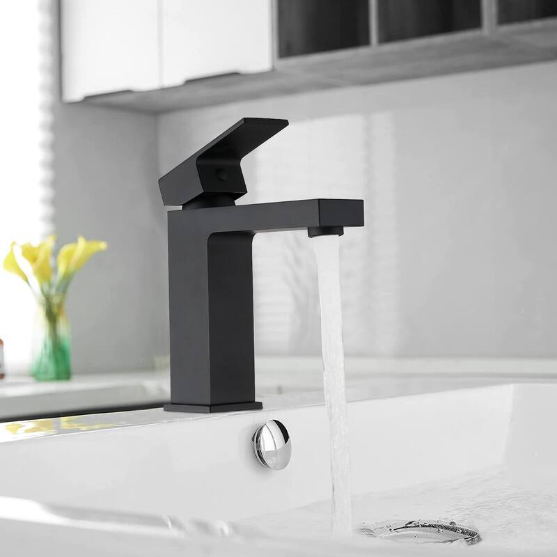 Vanityfair Single Hole Single Handle Bathroom Faucet with Drain Assembly