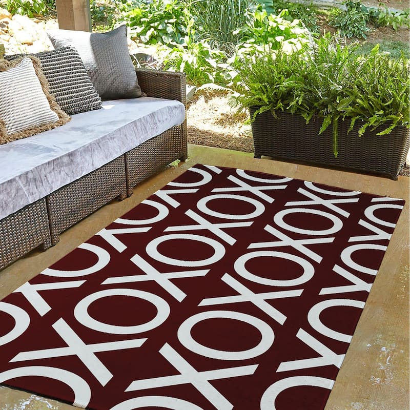 Hugs and Kisses Valentines Chenille Indoor/Outdoor Rug