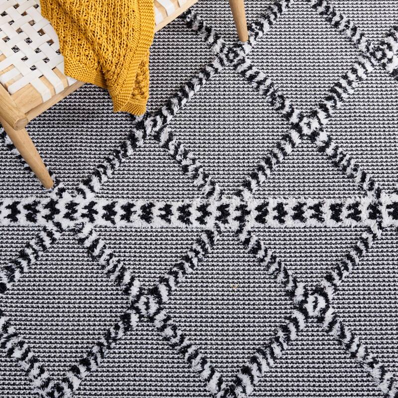 SAFAVIEH Augustine Saori Rustic Trellis Fringe Rug