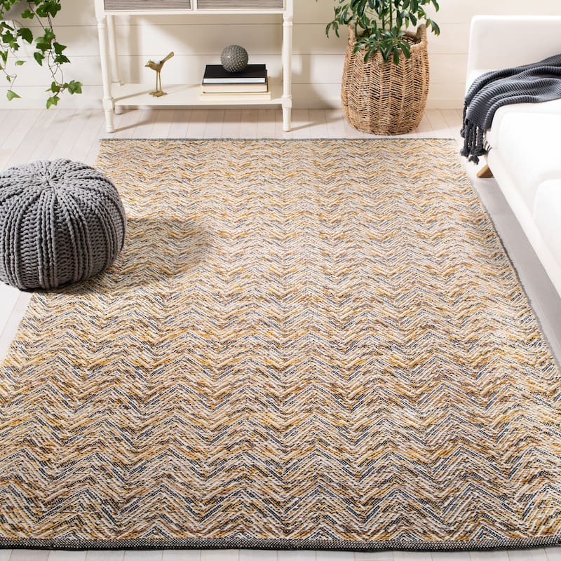 SAFAVIEH Handmade Flatweave Kilim Sanny Chevron Wool Rug - 5' x 8' - Gold/Black