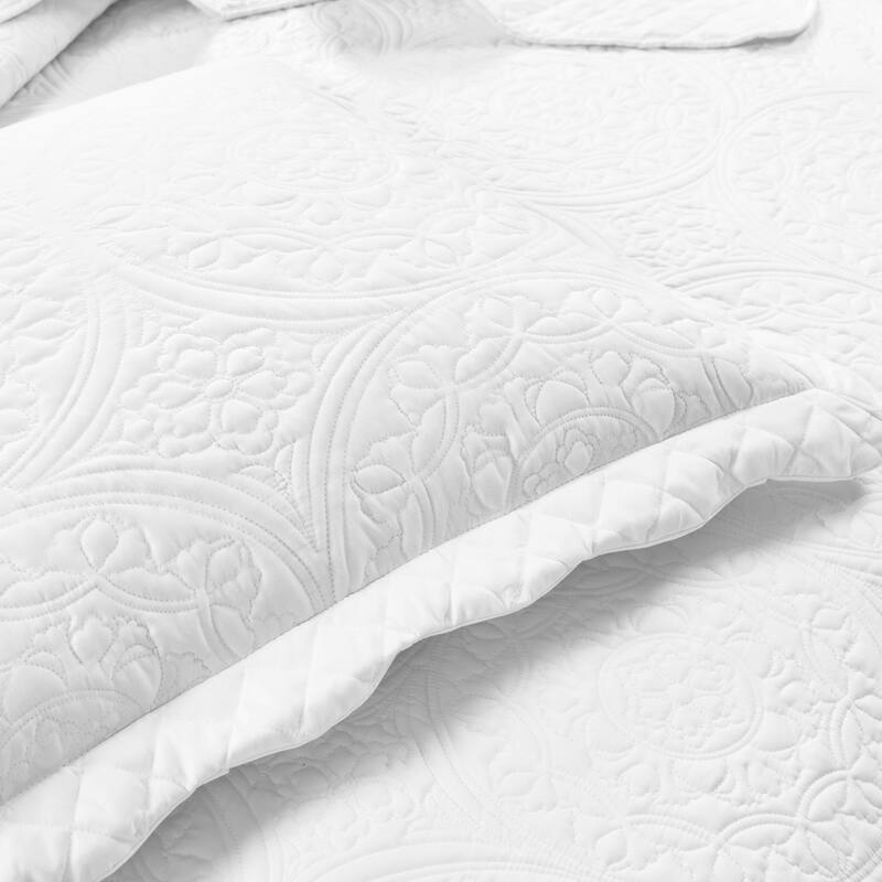 Lush Decor Medallion Scallop Bedspread Set