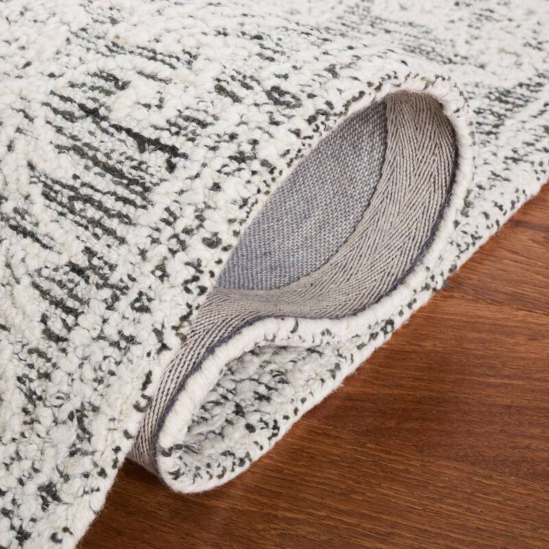 SAFAVIEH Handmade Abstract Torild Medallion Wool Rug