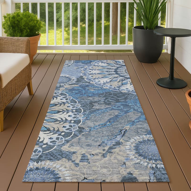 Machine Washable Indoor/ Outdoor Traditional Pinwheel Chantille Rug - Blue - 2'3" x 7'6"