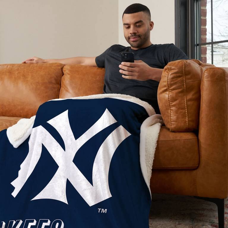 MLB CC Throwback Silk Touch Sherpa Throw Blanket