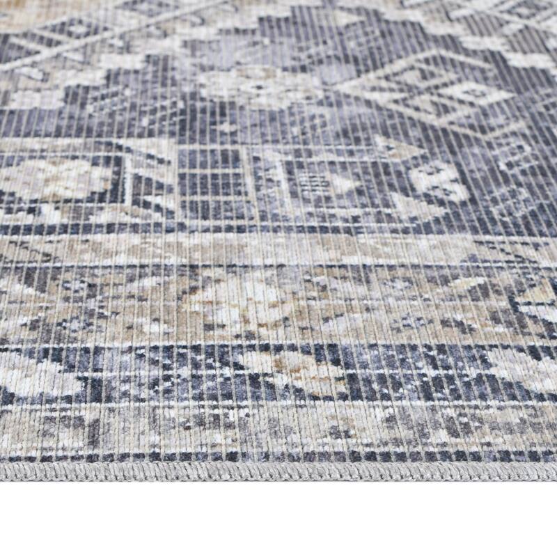 Alaska Machine-Washable Vintage Medallion Power-Loomed Area/Runner Rug