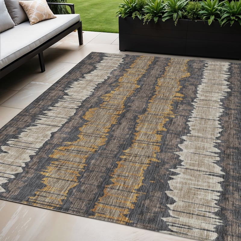 HomeRoots Striped Transitional Rectangle Outdoor Rug - 5' X 8'