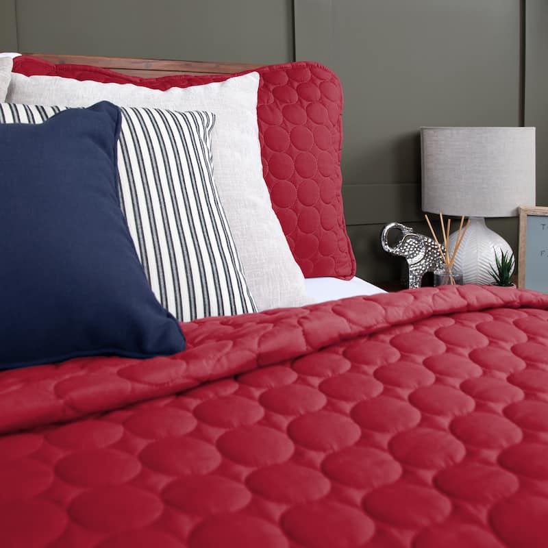 Vilano Ultra-Soft Lightweight 3-piece Quilt and Sham Set